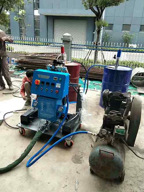 為什么保溫用聚氨酯噴涂比較多?作用效果怎么樣?(圖1) 保溫用聚氨酯噴涂施工機器